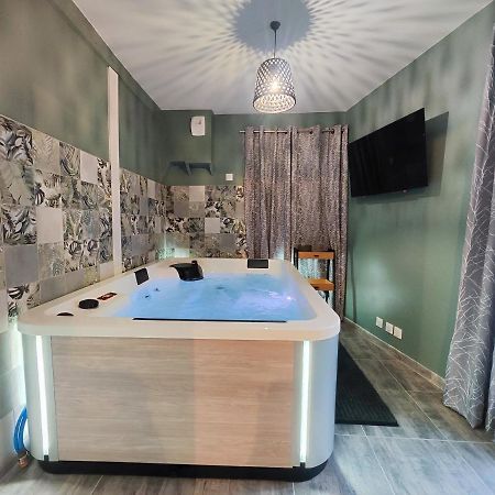 Jacuzzi Privatif - Suite Amazonie - 1 Ou 2 Chambres Chaumes-en-Brie Extérieur photo